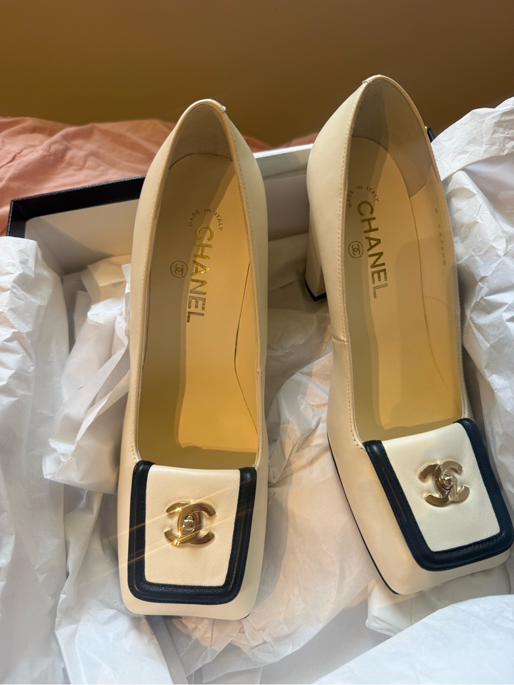 CHANEL PUMP TURNLOCK MATHIEU BLAZY Black & White Block Heel Pumps - Picture 2 of 5